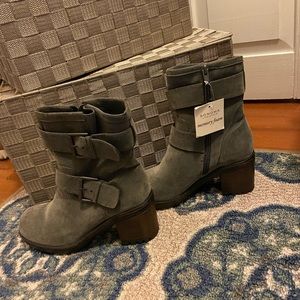 Sanoma Memory Foam Gray Boots. NWT